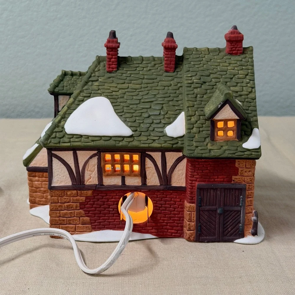 Vintage Lighted Christmas Village Cottage Nicholas Nickleby House w Box & Cord